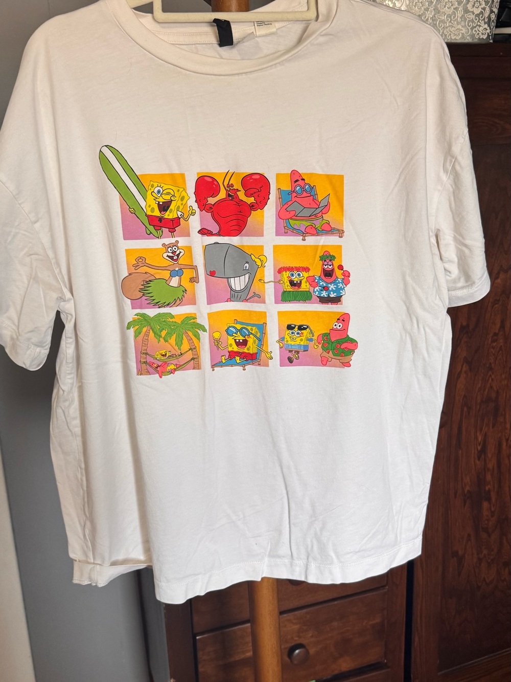 🧽 H&M Divided SpongeBob Vacation Graphic Tee — Size Medium